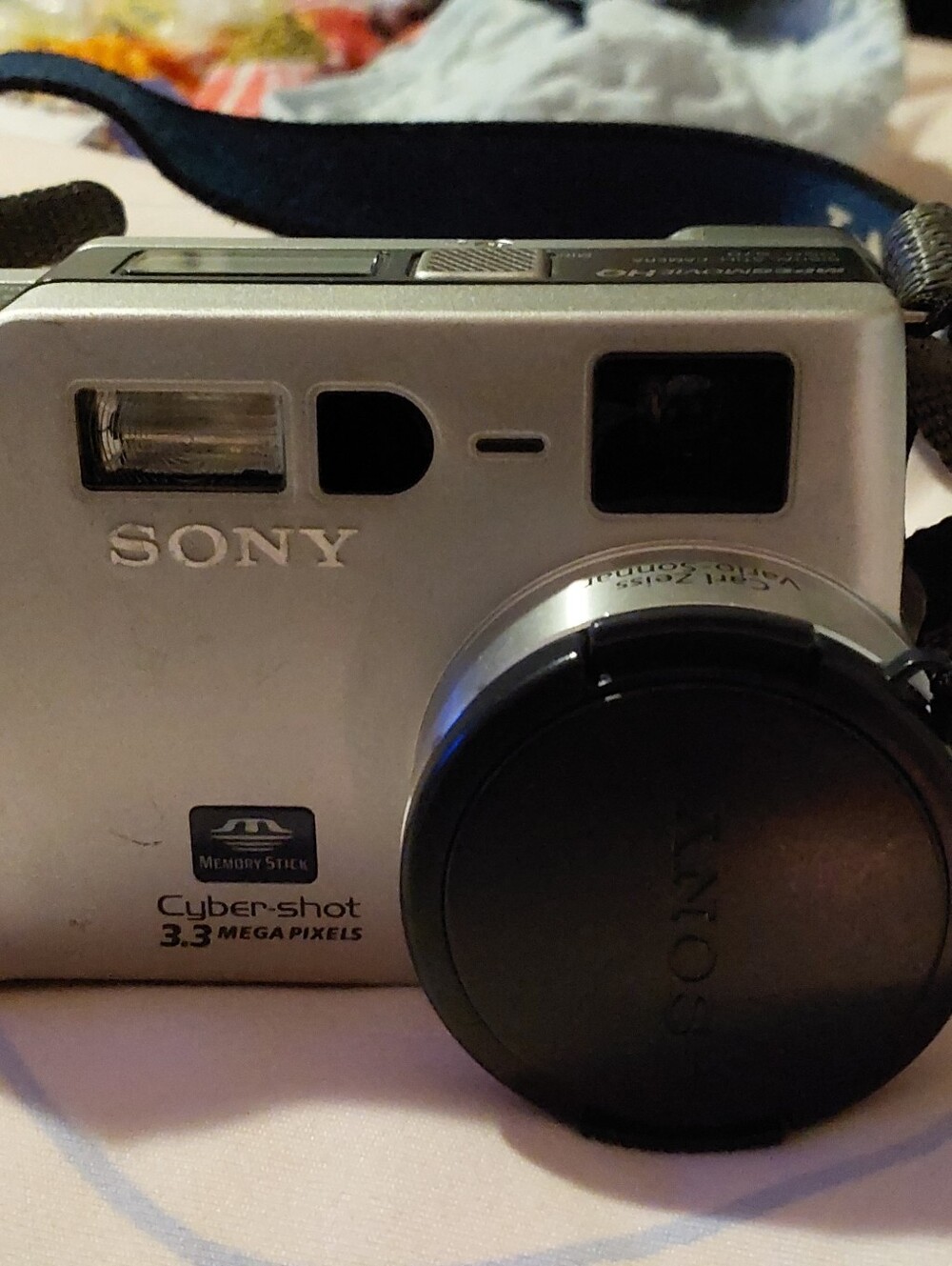 Sony Compact Digital Still Camera Kit With Black Carry Bag